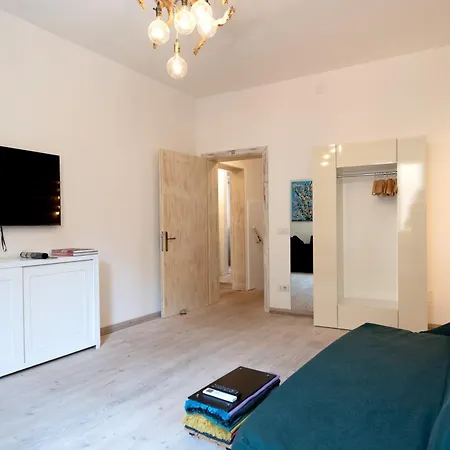 Lived-in Flat, W Private Entry In Real Catello, Btwn Biennale & S Marco *