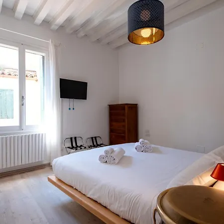 Διαμέρισμα Lived-in Flat, W Private Entry In Real Catello, Btwn Biennale & S Marco *