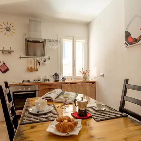 Lived-in Flat, W Private Entry In Real Catello, Btwn Biennale & S Marco * Βενετία