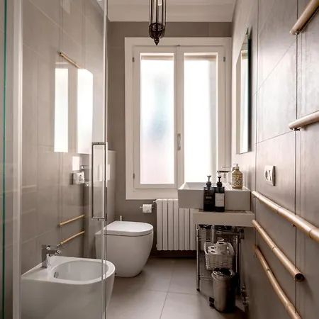 Lived-in Flat, W Private Entry In Real Catello, Btwn Biennale & S Marco Βενετία