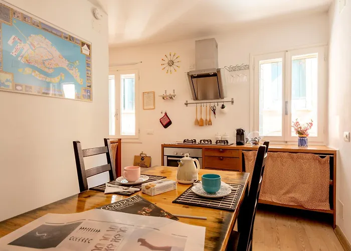 Castello Heart 1br Walk To San Marco & Biennale 아파트 베니스