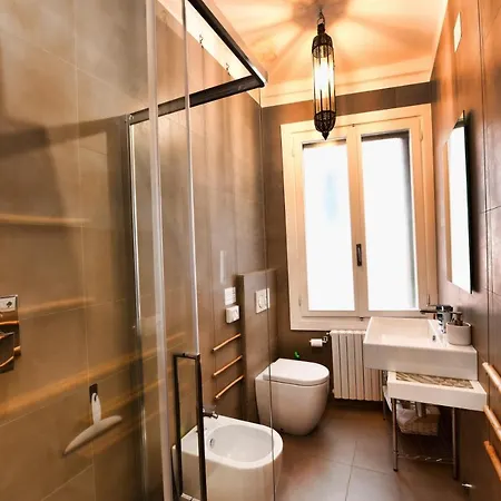 Stylish 1br In Bragora Self-contained Walk To San Marco & Biennale Апартаменты
