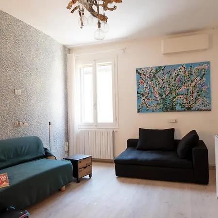 Stylish 1br In Bragora Self-contained Walk To San Marco & Biennale Апартаменты *