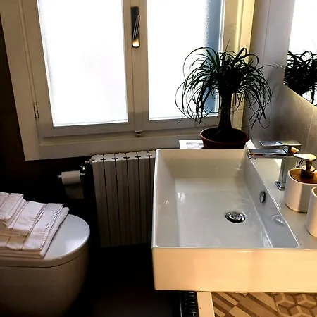 Stylish 1br In Bragora Self-contained Walk To San Marco & Biennale Апартаменты *